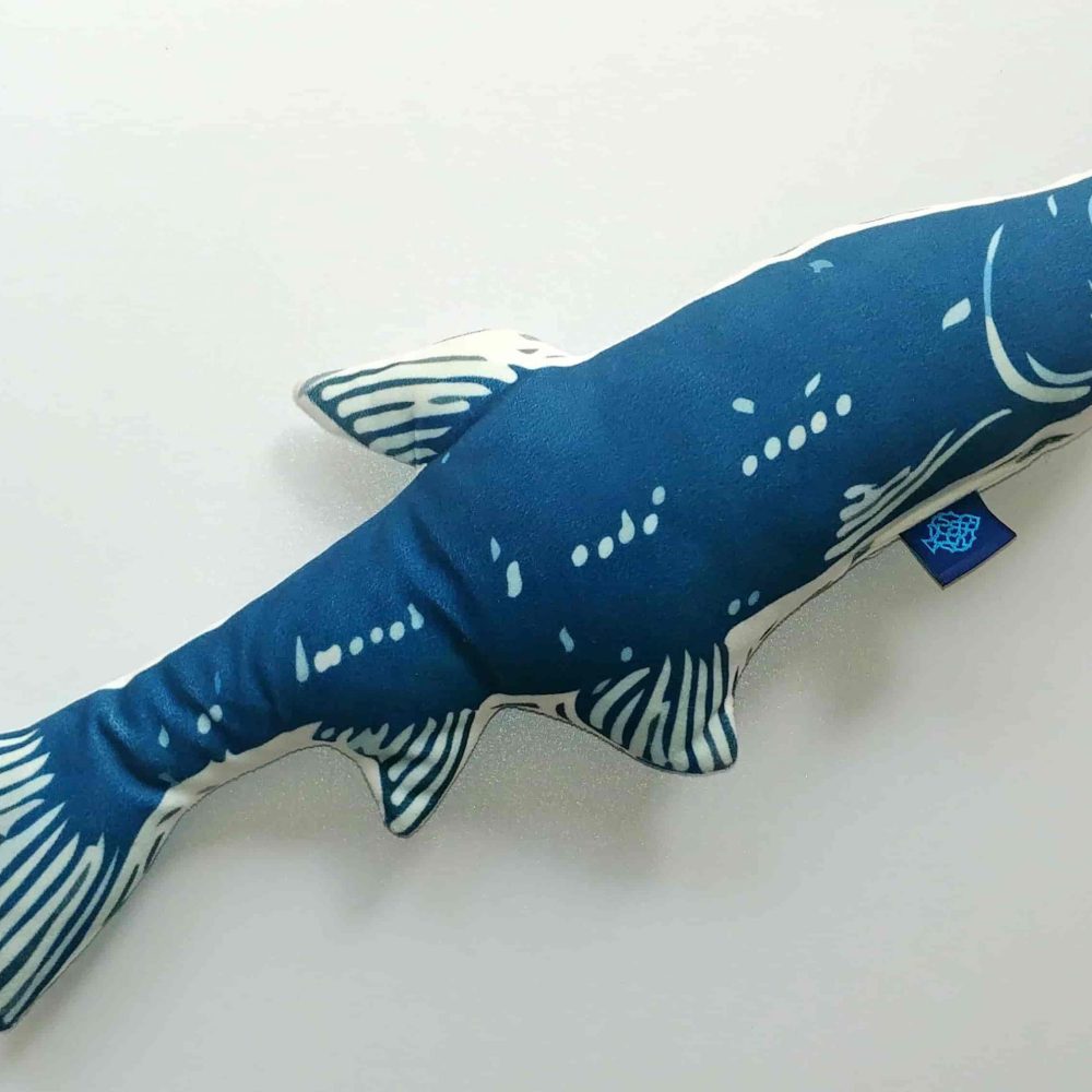 25 scaled 1000x1000 - عروسک بزرگ ماهی آبی کد 004